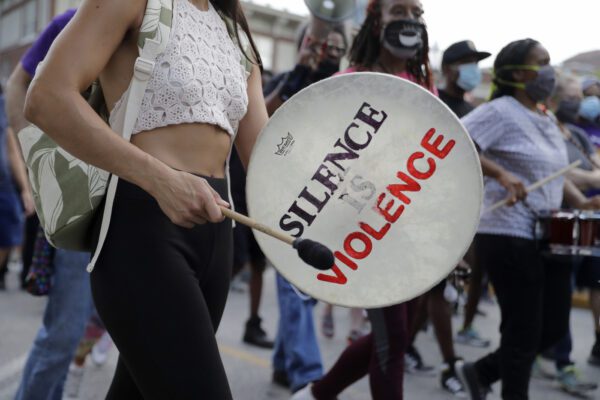 “Decolonialità e privilegio”, come i sistemi di potere possono trasformarsi in strumento di lotta