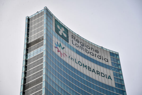 Tenta la fuga in Brasile, fermato il commercialista Sostegni: legato alla compravendita ‘gonfiata’ alla Lombardia Film Commission