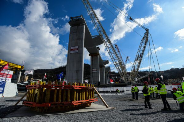 Ponte di Genova, la Consulta boccia Autostrade: “Legittima esclusione dalla ricostruzione”