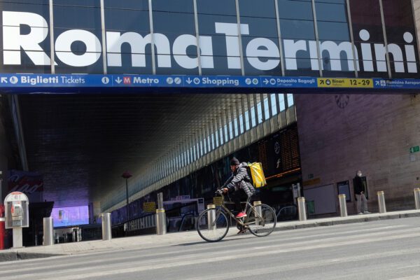 Uomo accoltellato e ridotto in fin di vita alla stazione Termini di Roma: notizia diffusa dopo 72 ore