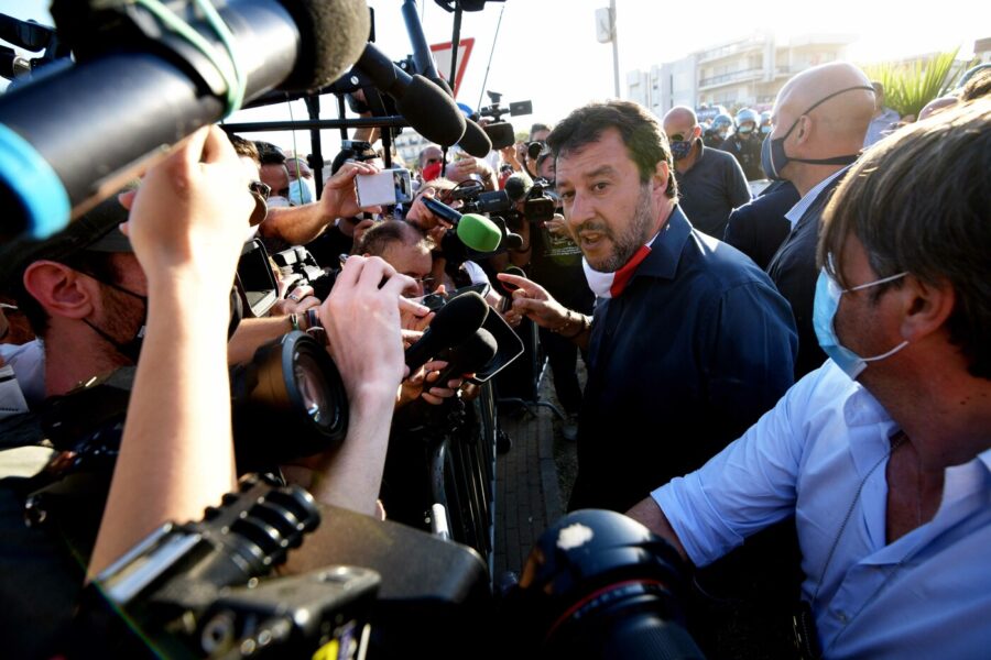 La politica scopre finalmente il litorale domitio, Salvini a Mondragone è servito