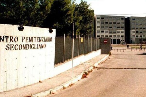 Lettera di un detenuto al direttore: “In Italia la pena di morte è mascherata: ti lasciano morire in carcere” Lettera di un detenuto al direttore: “In Italia la pena di morte è mascherata: ti lasciano morire in carcere”