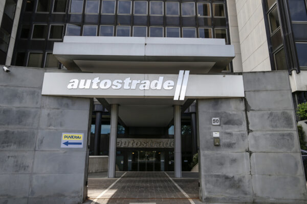 Autostrade, raggiunto l’accordo: Cdp dentro, Benetton fuori progressivamente