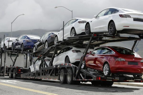Tesla supera Toyota, la casa automobilistica ‘elettrica’ di Elon Musk ha il valore più alto al mondo