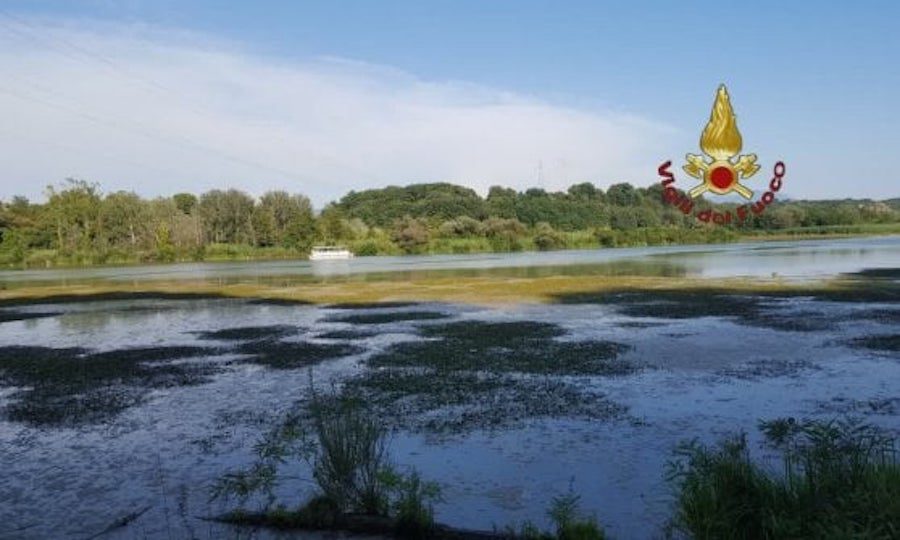 Elicottero precipita nel Tevere a nord di Roma, si cerca l’equipaggio