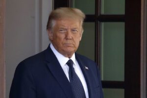 “Sociopatico, pericoloso, bugiardo”: il feroce ritratto di Donald Trump nel libro della nipote