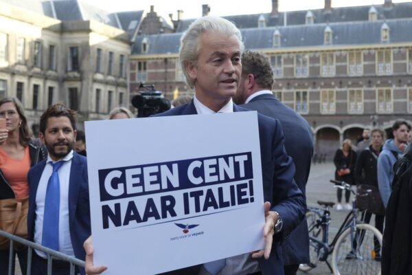 La rabbia di Wilders, alleato di Salvini, per l’accordo europeo: “All’Italia 82 miliardi di regali con i soldi olandesi”