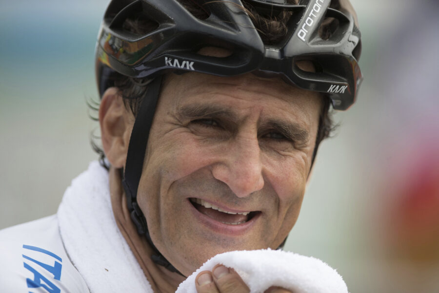 Alex Zanardi dimesso dall’ospedale di Siena: trasferito in un centro di neuro-riabilitazione 32 giorni dopo l’incidente