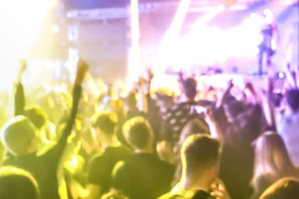 Discoteche, capienza dimezzata e mascherina mentre si balla: ordinanza in Veneto ed Emilia-Romagna