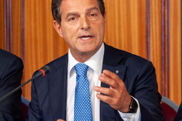 Leggi e burocrazia franano lo sviluppo, il presidente dei commercialisti: “Basta una sanzione pecuniaria”