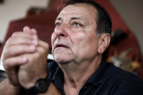 Bonafede si vendica con Battisti e tradisce la Costituzione Bonafede si vendica con Battisti e tradisce la Costituzione