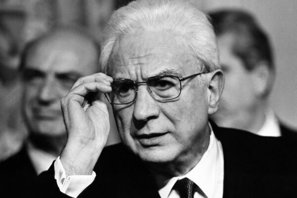 2020 anno nero della giustizia, usiamo il piccone di Cossiga per salvarla