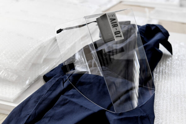 Foto Fabio Ferrari/LaPresse 
06 Maggio 2020 Torino, Italia 
Cronaca
Emergenza COVID-19 (Coronavirus) – King Air Mask Q7, una visiera in plastica riciclabile anti-contagio.
KING AIR è un prodotto efficace per consentire la ripresa delle attivita’ ferme per il Coronavirus e per ogni genere di utilizzo, dal piu’ gravoso nelle unita’ di crisi a quello di massa sociale che consenta l’interazione protetta fra le persone.
Permette all’utilizzatore di proteggersi da flussi organici di ogni genere ( starnuti e colpi di tosse, salivazione aeriforme) lasciando intatta la respirazione.Consente l’uso concomitante di mascherine per la bocca e occhiali da vista.
Nella foto:King Air Mask Q7

Photo Fabio Ferrari/LaPresse 
May 06, 2020 Turin, Italy 
News
King Air Mask Q7, a recyclable anti-contagion plastic visor.
KING AIR is an effective product to allow the resumption of firm activities for Coronavirus and for all types of use, from the heaviest in crisis units to that of the social mass that allows for protected interaction between people.
It allows the user to protect himself from all kinds of organic flows (sneezing and coughing, air-salivation) while leaving breathing intact. Allows the concomitant use of mouth masks and eyeglasses.
in the pic:King Air Mask Q7