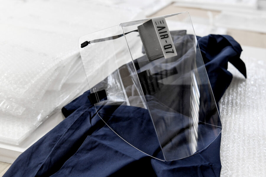 Foto Fabio Ferrari/LaPresse 
06 Maggio 2020 Torino, Italia 
Cronaca
Emergenza COVID-19 (Coronavirus) – King Air Mask Q7, una visiera in plastica riciclabile anti-contagio.
KING AIR è un prodotto efficace per consentire la ripresa delle attivita’ ferme per il Coronavirus e per ogni genere di utilizzo, dal piu’ gravoso nelle unita’ di crisi a quello di massa sociale che consenta l’interazione protetta fra le persone.
Permette all’utilizzatore di proteggersi da flussi organici di ogni genere ( starnuti e colpi di tosse, salivazione aeriforme) lasciando intatta la respirazione.Consente l’uso concomitante di mascherine per la bocca e occhiali da vista.
Nella foto:King Air Mask Q7

Photo Fabio Ferrari/LaPresse 
May 06, 2020 Turin, Italy 
News
King Air Mask Q7, a recyclable anti-contagion plastic visor.
KING AIR is an effective product to allow the resumption of firm activities for Coronavirus and for all types of use, from the heaviest in crisis units to that of the social mass that allows for protected interaction between people.
It allows the user to protect himself from all kinds of organic flows (sneezing and coughing, air-salivation) while leaving breathing intact. Allows the concomitant use of mouth masks and eyeglasses.
in the pic:King Air Mask Q7