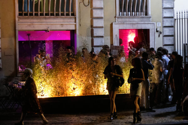 Foto Mauro Scrobogna /LaPresse
11-07-2020 Roma , Italia
Cronaca
Movida
Nella foto: vita notturna a Trastevere
Photo Mauro Scrobogna /LaPresse
July 11, 2020  Rome, Italy
News
Movida
In the photo: night life in Trastevere district