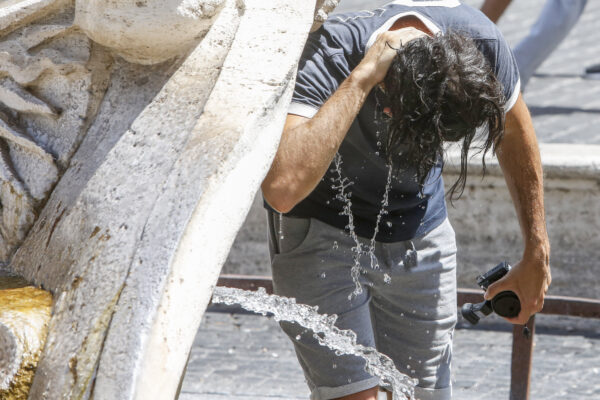 Bollino rosso per caldo e traffico fino a domenica, da lunedì temperature in calo di 12 gradi