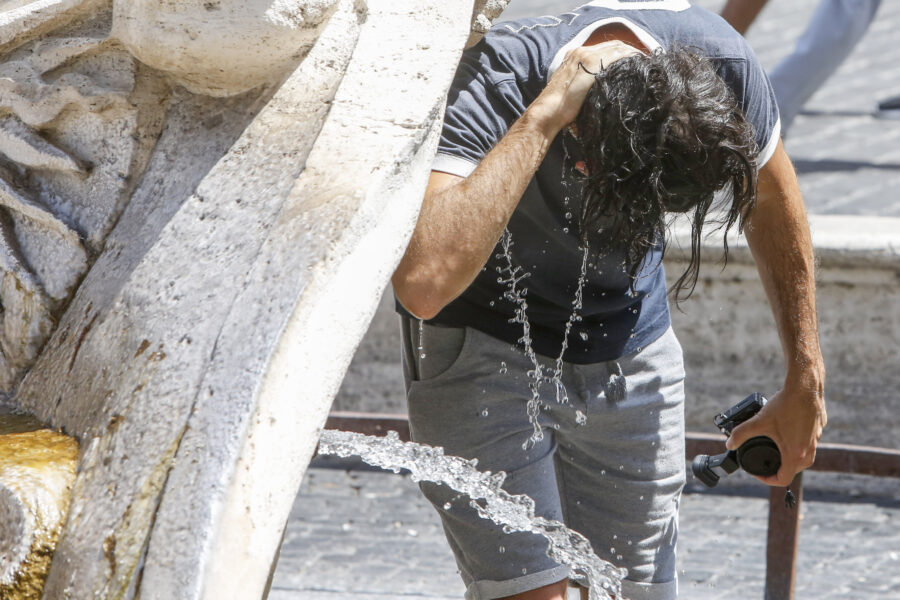 Campania bollente, ondate di calore fino all’inizio di agosto: temperature record e umidità oltre il 70%