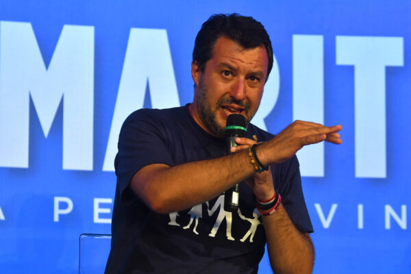 Bonusopoli, a chiederlo molti leghisti: Dara si scusa “L’ha chiesto mamma”, sospeso con Murelli