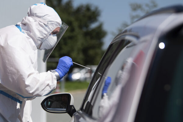 Ritorno dall’estero, caos per i tamponi al Frullone: “Asl Napoli1 garantisce tamponi dal 15 agosto”