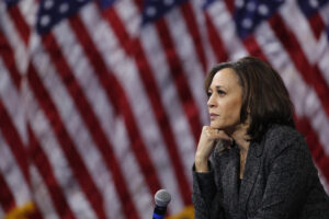 Chi è Kamala Harris, la prima donna nera candidata vicepresidente con Biden Chi è Kamala Harris, la prima donna nera candidata vicepresidente con Biden