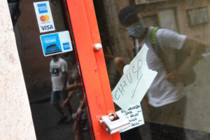 Foto Mauro Scrobogna /LaPresse
18-08-2020 Roma, Italia
Cronaca
Crisi economica – chiusura attività commerciali
Nella foto: cessate attività commerciali nella centralissima Via del Corso

Photo Mauro Scrobogna /LaPresse
August 18, 2020  Rome, Italy
News
Economic crisis – business closure
In the photo: ceased commercial activities in the central Via del Corso