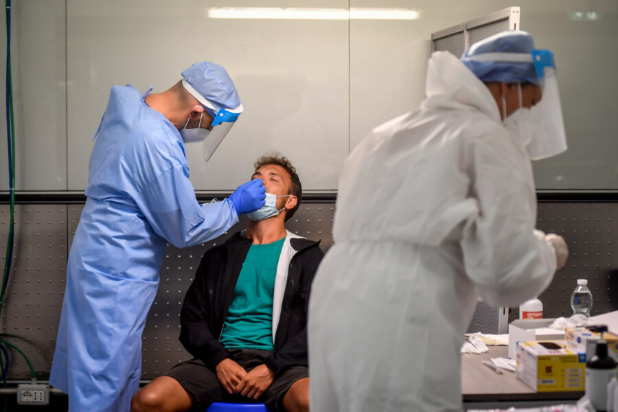 Foto Claudio Furlan – LaPresse 
20 Agosto 2020 Malpensa (Italia) 
News
Cominciano oggi i tamponi ai viaggiatori in arrivo all’aereoporto Malpensa


Photo Claudio Furlan – LaPresse
20 August 2020 Malpensa (Italy) 
Tampons for travelers arriving at Malpensa airport begin today