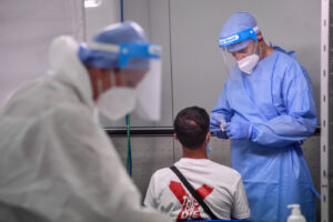 Foto Claudio Furlan – LaPresse
20 Agosto 2020 Malpensa (Italia)
News
Cominciano oggi i tamponi ai viaggiatori in arrivo all’aereoporto Malpensa
Photo Claudio Furlan – LaPresse
20 August 2020 Malpensa (Italy)
Tampons for travelers arriving at Malpensa airport begin today Foto Claudio Furlan – LaPresse
20 Agosto 2020 Malpensa (Italia)
News
Cominciano oggi i tamponi ai viaggiatori in arrivo all’aereoporto Malpensa
Photo Claudio Furlan – LaPresse
20 August 2020 Malpensa (Italy)
Tampons for travelers arriving at Malpensa airport begin today