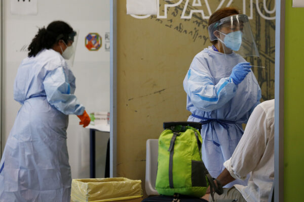 Bollettino, impennata di contagi: 1.367 nuovi positivi e 13 decessi