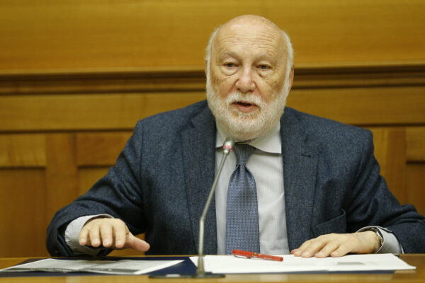 Foto Vincenzo Livieri – LaPresse 
15-04-2019 – Roma 
Politica
Camera dei Deputati. Conferenza stampa di Sinistra Italiana sulla riduzione dell’orario di lavoro. Nella foto Domenico De Masi

Photo Vincenzo Livieri – LaPresse 
15-04-2019 Rome (Italy)
Politics
Press conference of Sinistra Italiana on the reduction of working hours. In the picture Domenico De Masi