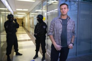 Navalny in terapia intensiva, l’oppositore di Putin avvelenato con il tè Navalny in terapia intensiva, l’oppositore di Putin avvelenato con il tè