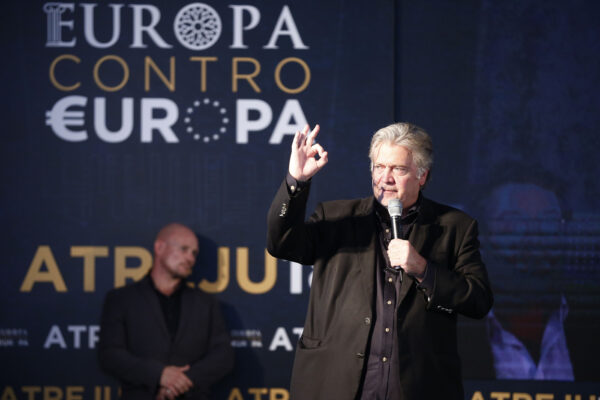 Arrestato Steve Bannon, l’ex consigliere di Trump accusato di frode