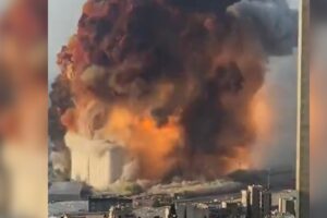 Esplosioni Beirut, decine di morti e feriti: immagini terrificanti