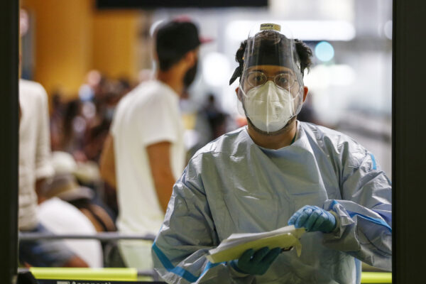 Coronavirus, 1.851 positivi con 105mila tamponi: in terapia intensiva 281 pazienti