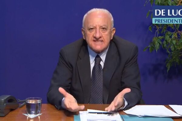 Coronavirus, altri 183 contagi in Campania. De Luca avverte: “Senza test a personale non apro scuole”