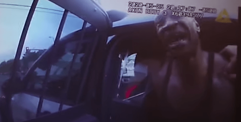 George Floyd, le agghiaccianti immagini del fermo: “Ti prego agente non spararmi”, poi l’escalation di violenza