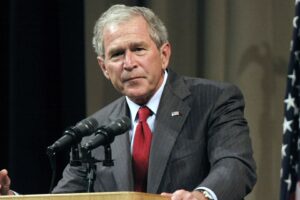 Dalla guerra contro lo straniero ai dipinti sui migranti: La redenzione del compagno Bush