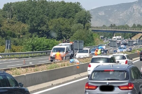 Schianto in autostrada sull’A1, padre e figlio di 10 anni muoiono sul colpo