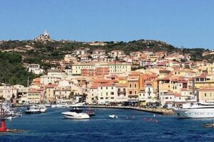 Maddalena, addetto al resort positivo: 450 persone bloccate sull’isola Maddalena, addetto al resort positivo: 450 persone bloccate sull’isola