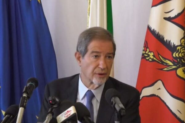 Scontro Sicilia-Governo sui migranti, Musumeci: “Roma vuole creare campi di concentramento”