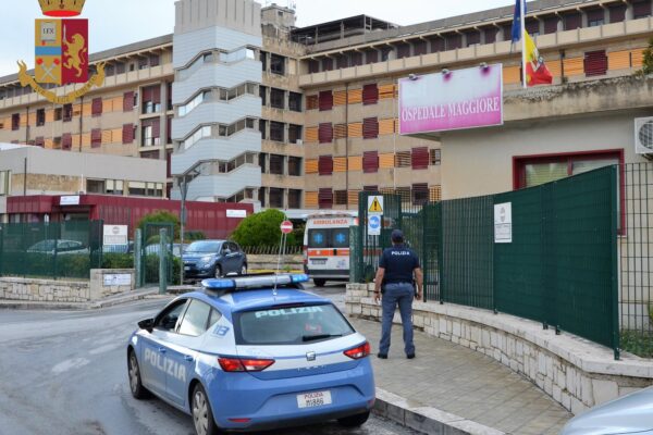 La morte del piccolo Evan: la madre già indagata per maltrattamenti e tre ricoveri con fratture da maggio