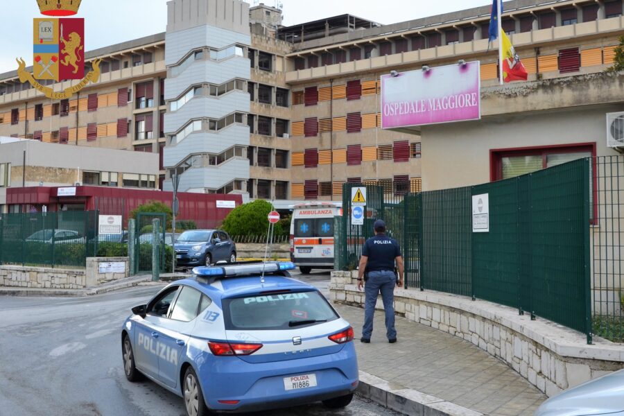 La morte del piccolo Evan: la madre già indagata per maltrattamenti e tre ricoveri con fratture da maggio