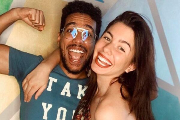 Storia di Raissa e Momo, la coppia che combatte il razzismo con l’ironia: “All’odio si risponde con l’amore”