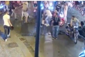 Carabiniere aggredito mentre sedava la rissa, 5 arresti: uno gli ha rubato il borsello