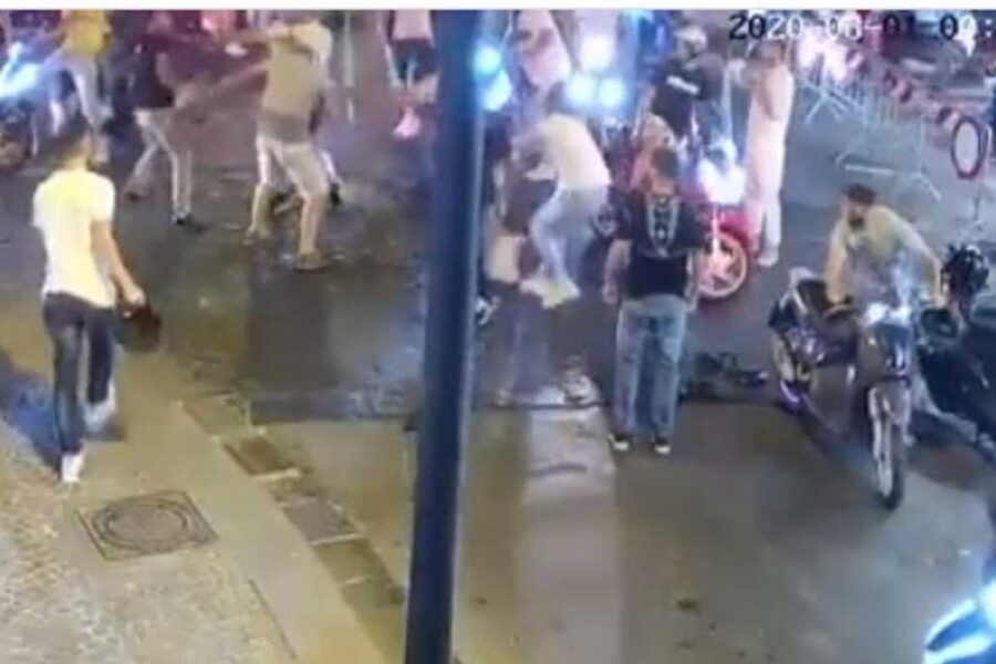 Carabiniere aggredito mentre sedava la rissa, 5 arresti: uno gli ha rubato il borsello