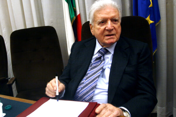 Zavoli uomo dell’establishment: cestinava i pezzi garantisti