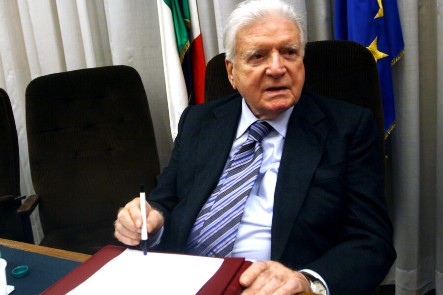 Zavoli uomo dell’establishment: cestinava i pezzi garantisti