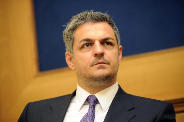 Taglio dei parlamentari: il coraggio di dire no alla demagogia, nel libro di Baldelli la cronaca della riforma