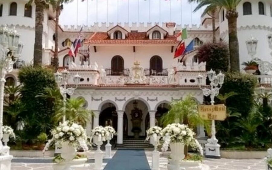 Coronavirus al Castello delle Cerimonie, tre positivi alla Sonrisa: “Riaprirà presto”