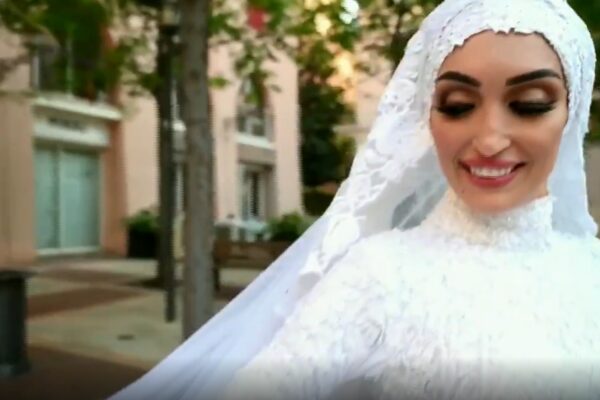 Chi è la sposa di Beirut protagonista del video durante l’esplosione