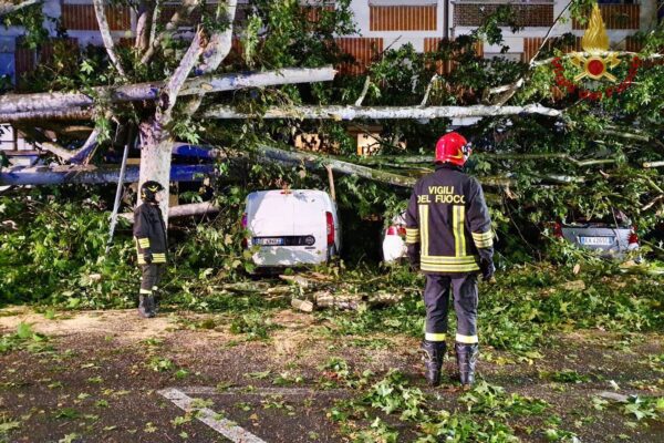 Maltempo, allagamenti e crolli nel Nord Italia